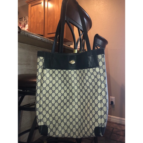 Gucci Handbags - Authentic vintage Gucci logo purse bag